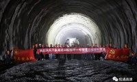 全长4400米，大永高速公路首座特长隧道贯通