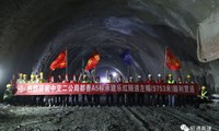 五年磨一剑，都香高速昭金段首座万米长隧单幅贯通！